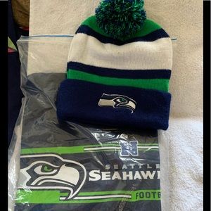 Seattle Seahawks unisex tee shirt Large New with tags + free hat
